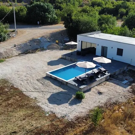 Villa Leona *